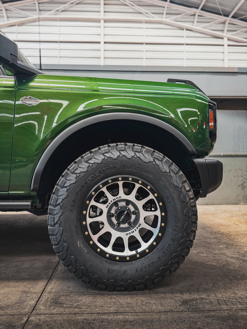 Method 305 Machined Black Lip 18X9 6X139 ET-12